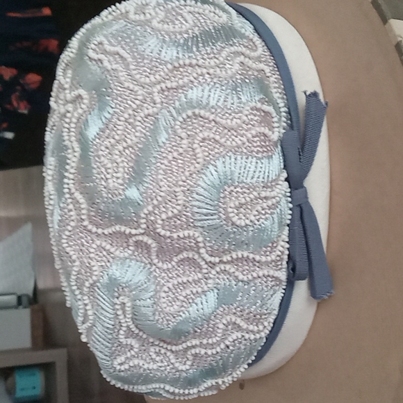 Antique hats and antique hat box - Picture 8 of 13